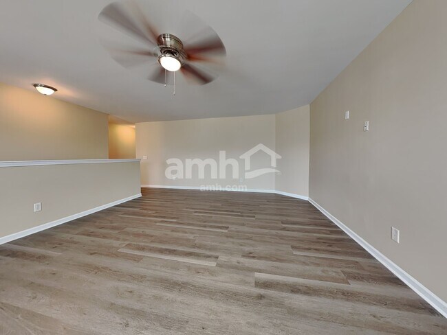 Building Photo - 516 Windsong Dr