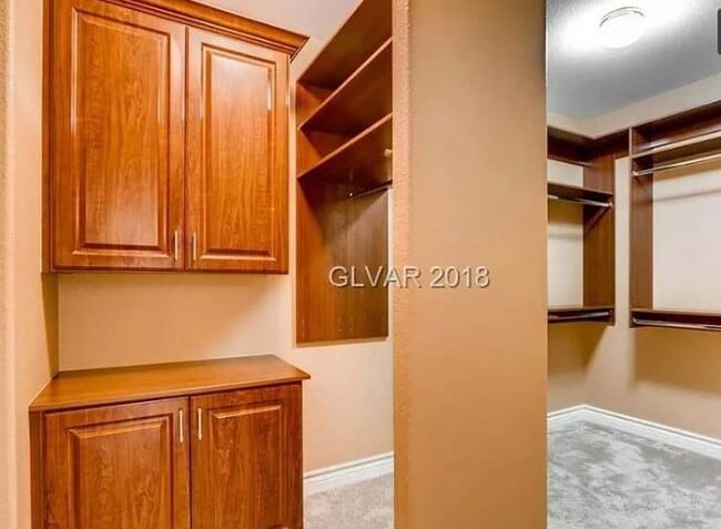 Building Photo - 2121 Tyler Dr