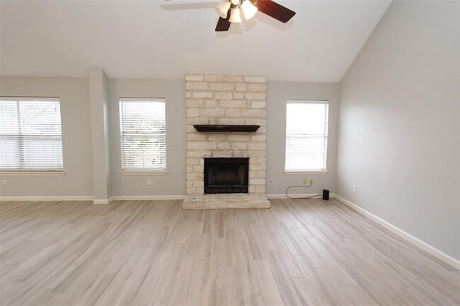 Building Photo - 15301 Ecorio Dr