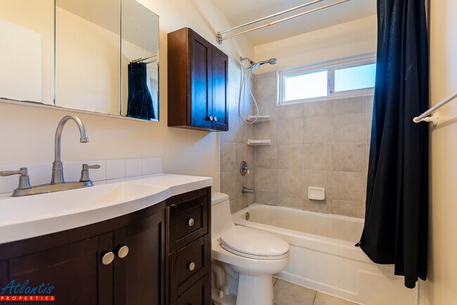 Building Photo - 421 Velasco Dr