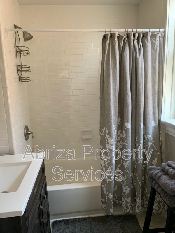 Building Photo - 1651 S Spring Ave