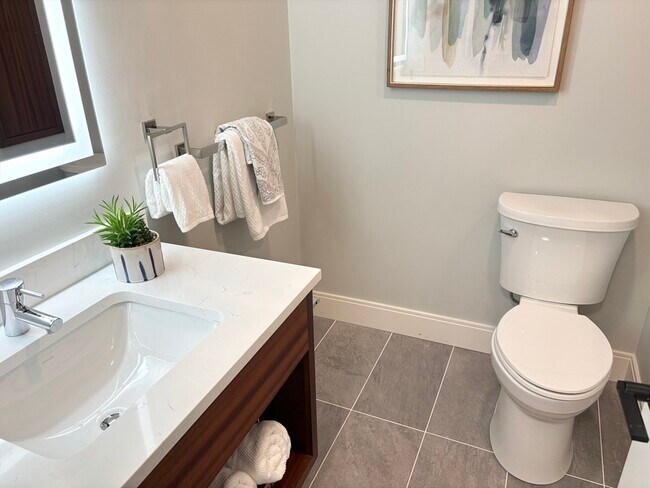 Building Photo - 1391 Main St