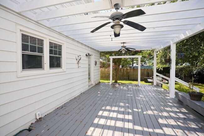 Building Photo - 3 Bedroom in Hampton Available Now!!