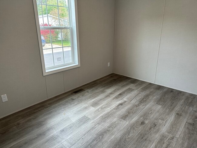 Building Photo - 357 English Oak Ln
