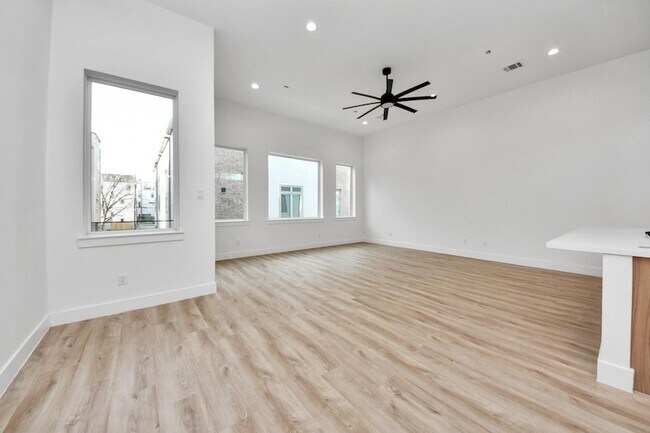 Building Photo - 3409 Hutchins St