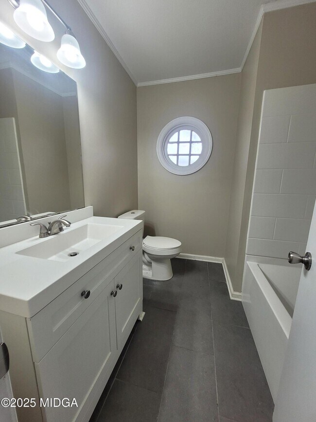 Building Photo - 2989 King Alfred Dr