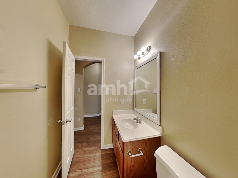 Building Photo - 23511 Hidden Maple Dr