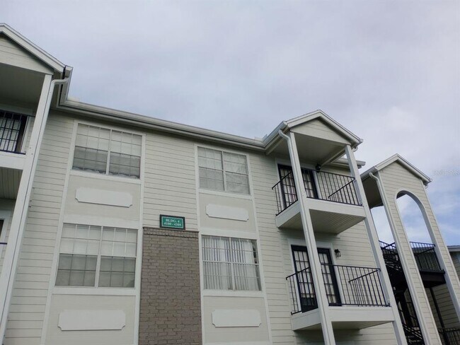 Building Photo - 2550 N Alafaya Trail