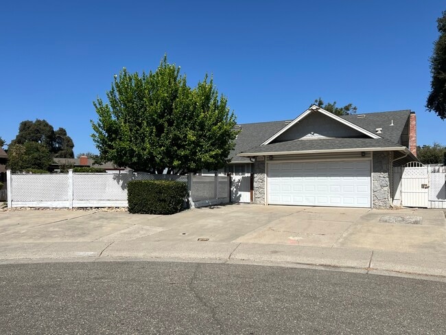 Building Photo - 8428 Chattan Ct