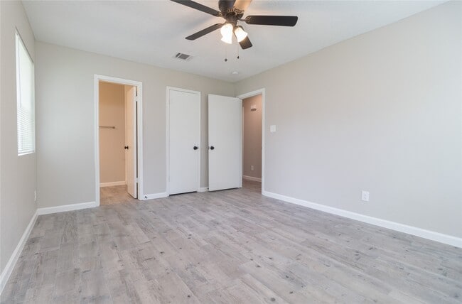 Building Photo - 9603 Seeker St