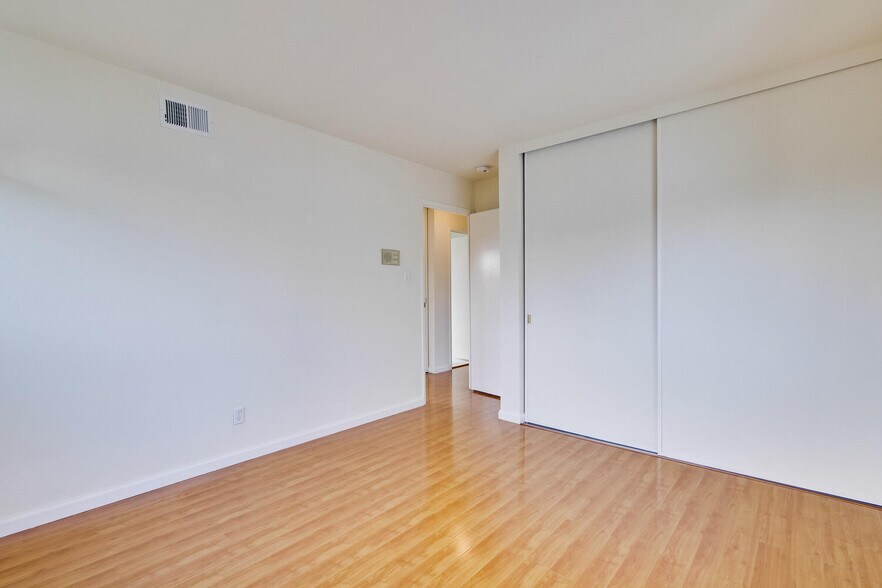 Building Photo - 255 Shearwater Is