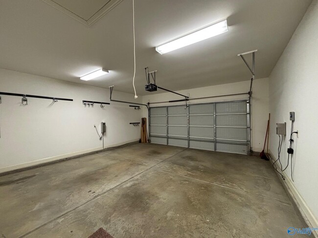 Building Photo - 15110 Lakeside Trail SW