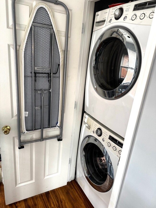 Building Photo - 133 Walton St