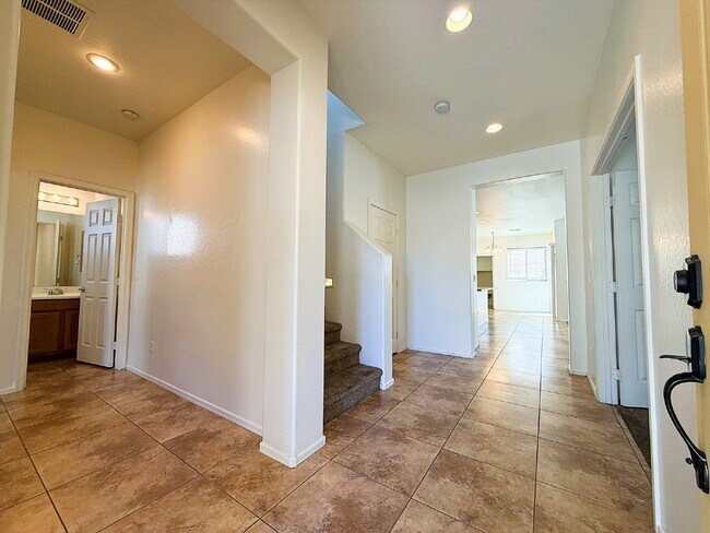 Building Photo - Charming Glendale Home with Spacious Lot & Prime West Valley Location!