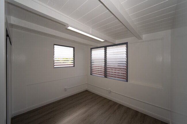 Building Photo - 1957 Hoohai St