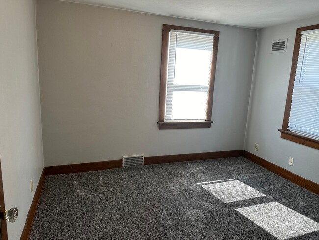 Building Photo - 1617 W Monroe St