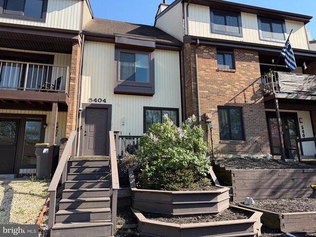 Building Photo - 5404 Doral Dr