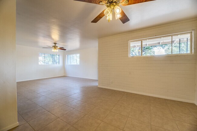 Building Photo - 2940 N Cherry Ave