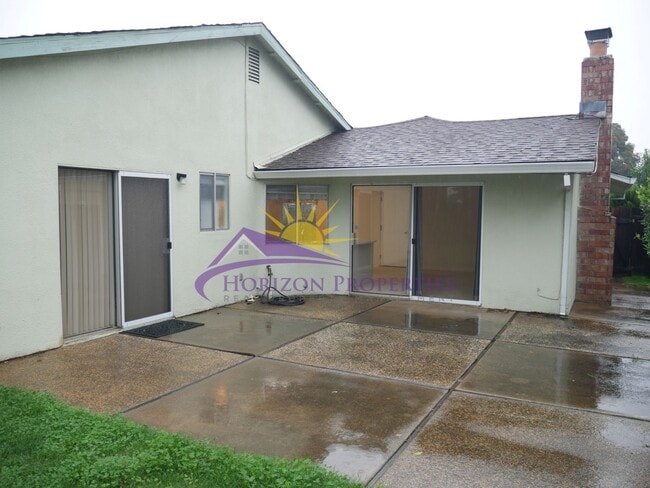 Building Photo - Spacious 4 Bed 2 Bath 1,575 sqft Lincoln V...