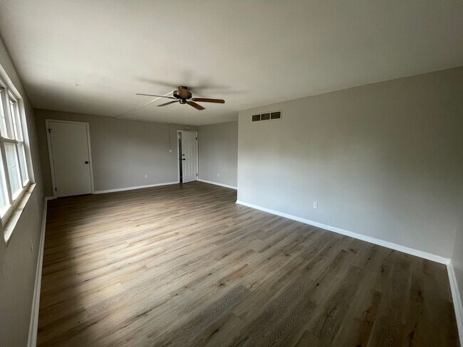 Building Photo - 112 Woodlawn Ave
