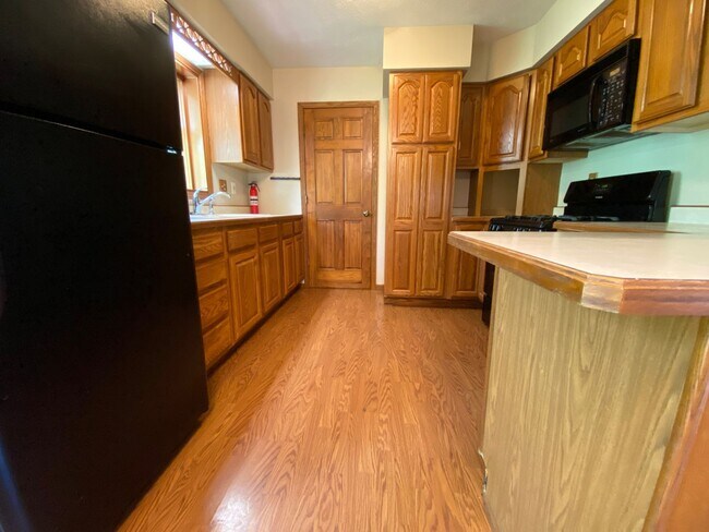 Building Photo - Available May 29th, 2026!