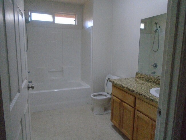 Building Photo - 620 W Day Ave