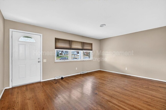 Building Photo - 2 Canary Ct