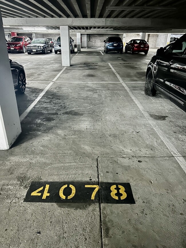 Building Photo - 1255 Nuuanu Ave