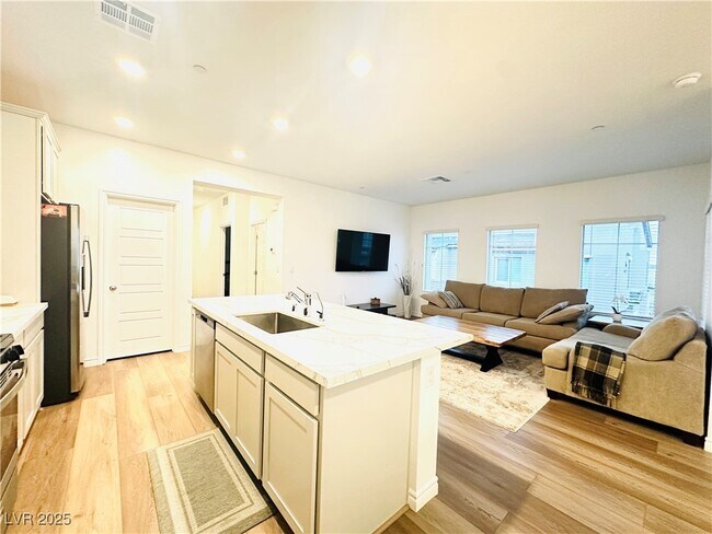 Building Photo - 600 Carriage Hill Dr