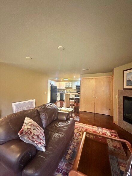 Building Photo - 1165 Vail Way N