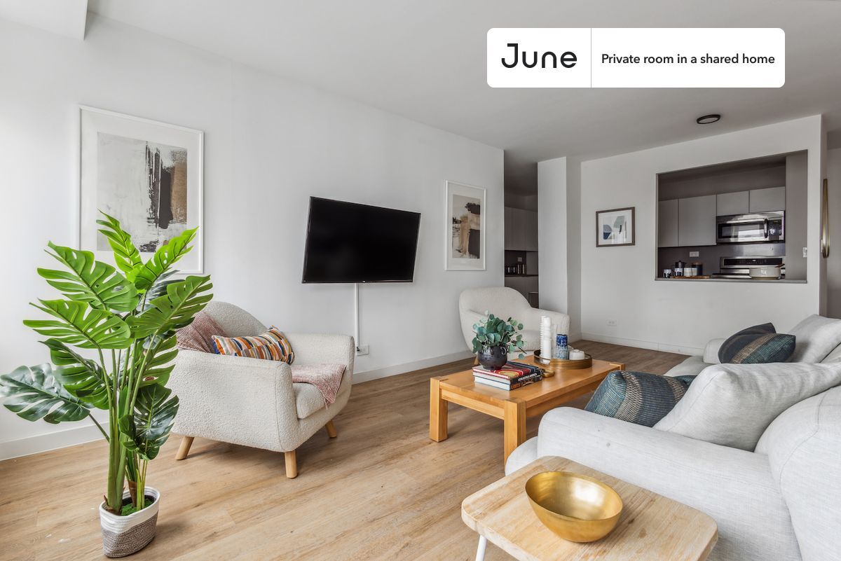 Building Photo - Modern ROOM at The Heritage House