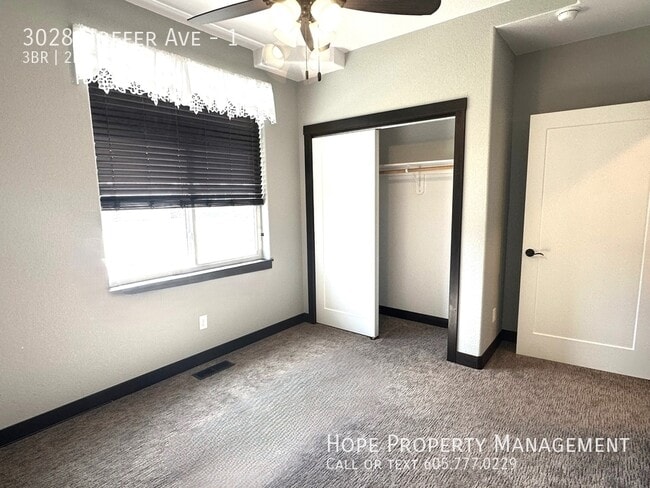 Building Photo - 3028 Hoefer Ave
