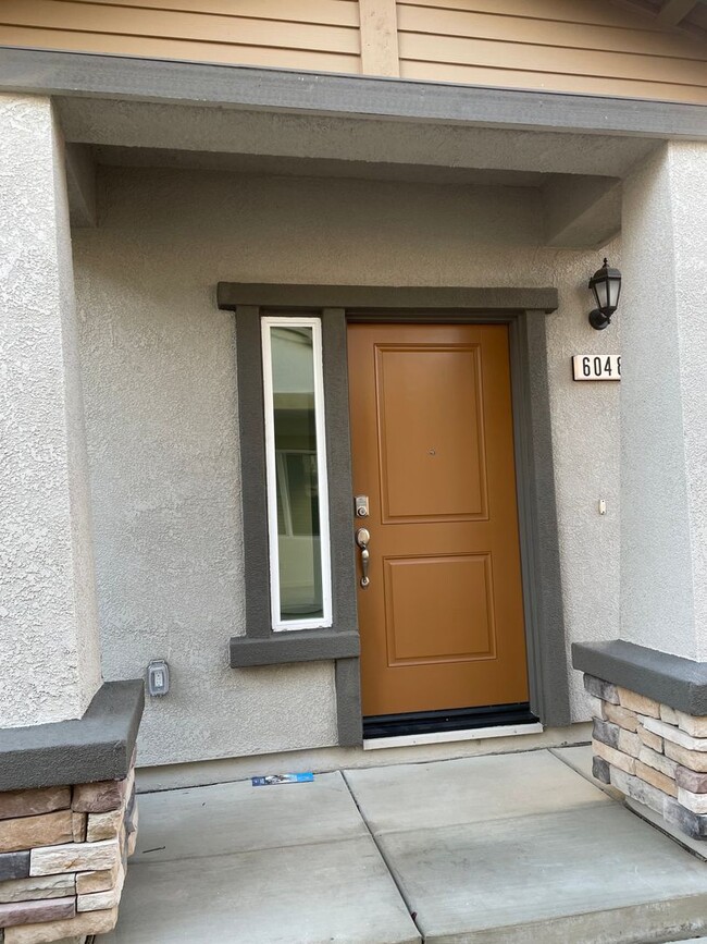 Building Photo - SOLAR SMART HOME IN WEST ROSEVILLE!