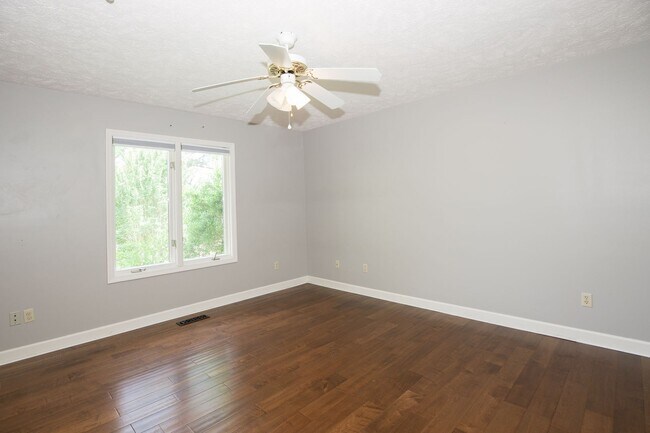 Building Photo - Beautiful 3 bedroom home in Woodlake