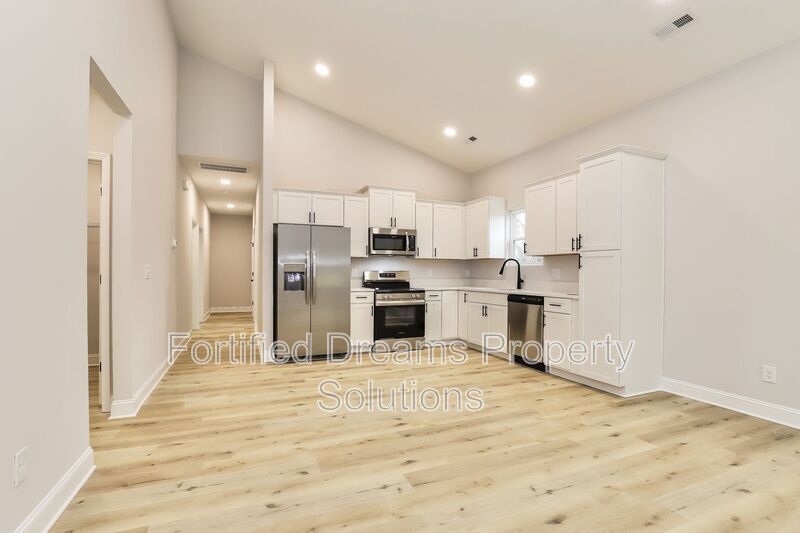 Building Photo - 1227 St Regis Dr