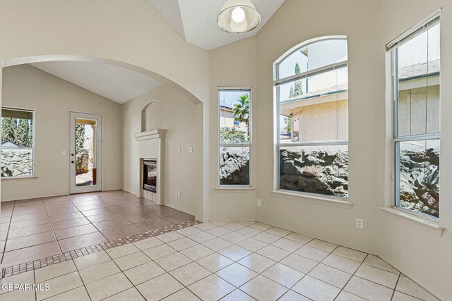 Building Photo - 1445 Paseo De Flor St