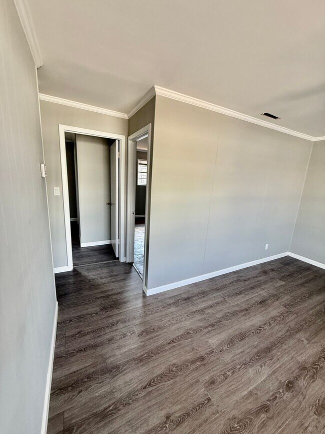 Building Photo - 5324 Pinetree Ave