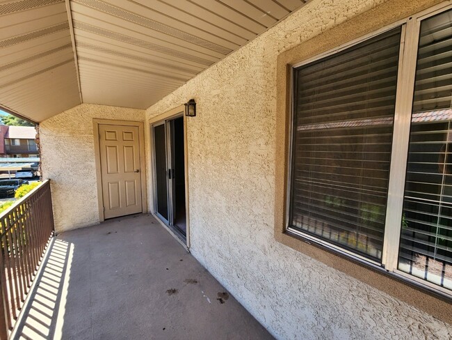 Building Photo - Nice Guard Gated Bella Vita Unit with larg...