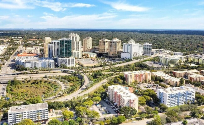 Building Photo - 9001 SW 77th Ave