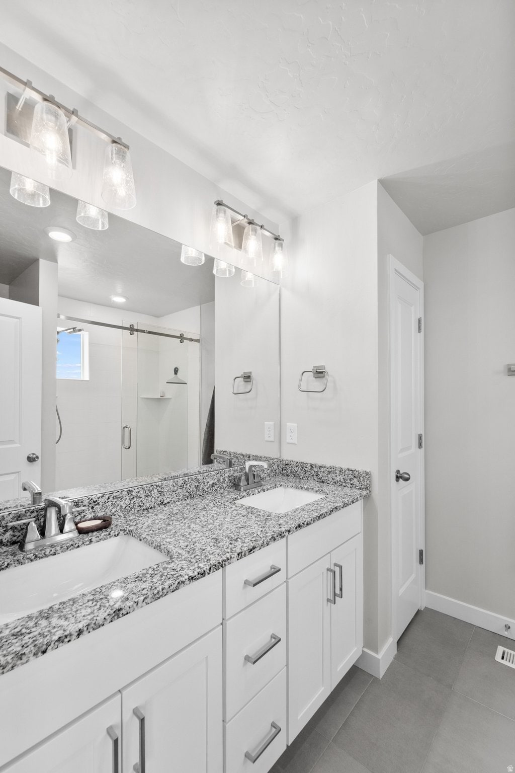 Building Photo - 41 E Brushy Canyon St