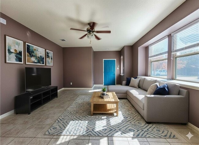 Building Photo - 405 S Brook Dr