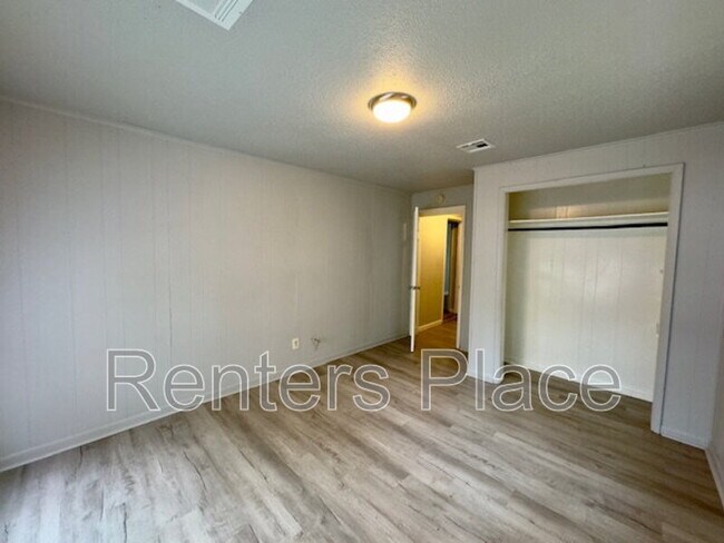 Building Photo - 4717 S 33rd W Ave