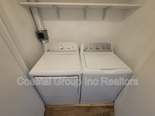 Building Photo - 6002 Edgelake Dr