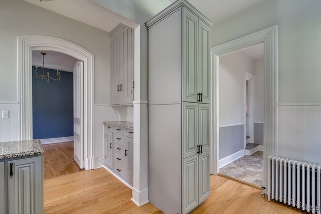 Building Photo - 160 Ten Eyck St