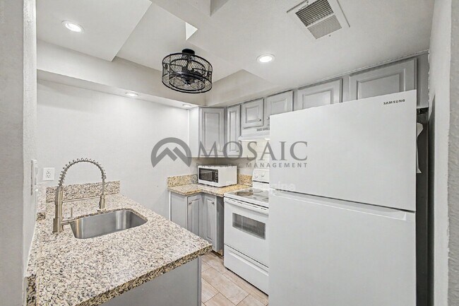 Building Photo - 461 W Holmes Ave