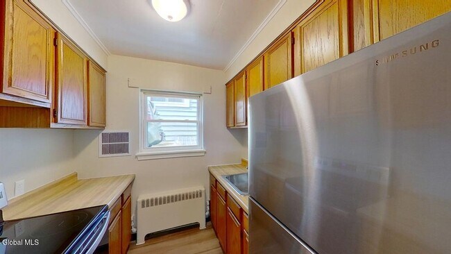 Building Photo - 31 Parkwood St