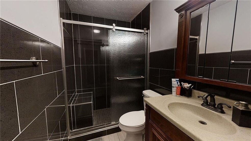 Building Photo - 1527 Country Pointe Dr