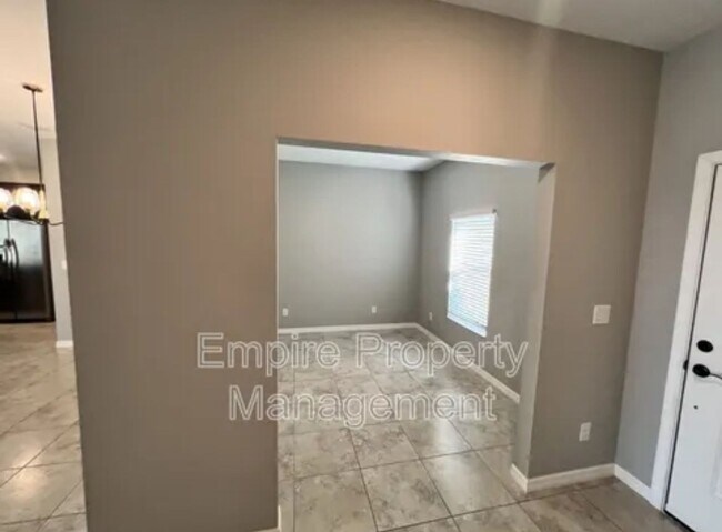 Building Photo - Modern & Spacious 3 Bed, 2 Bath Home in No...