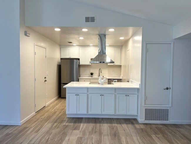Building Photo - 107 Bond Ave
