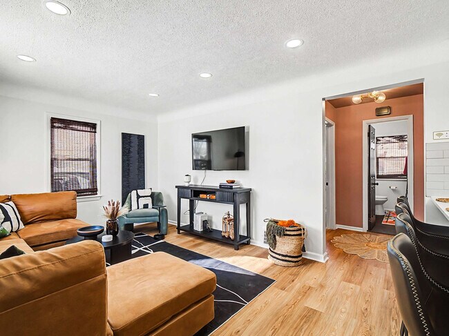 Building Photo - 5252 W 45th St